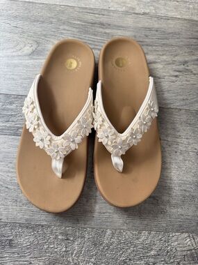 REVITALIGN Ivory Floral Embellished Thong Sandals for Women